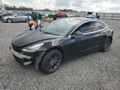 5YJ3E1EBXJF129977 2018 TESLA MODEL 3