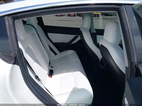 5YJ3E1EBXJF135617 2018 TESLA MODEL 3 - Image 8