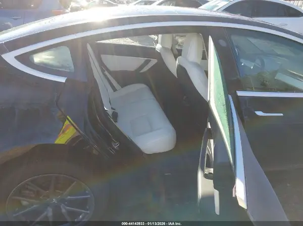 5YJ3E1EBXJF170559 2018 TESLA MODEL 3 - Image 8