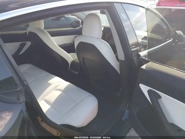 5YJ3E1EBXJF188270 2018 TESLA MODEL 3 - Image 8