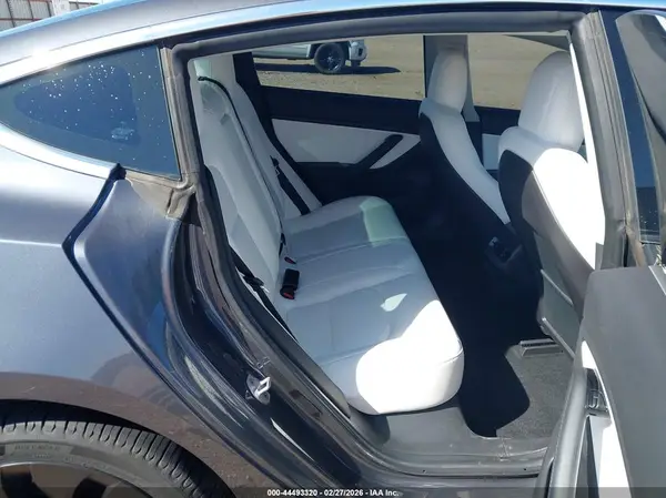5YJ3E1EBXKF195057 2019 TESLA MODEL 3 - Image 8