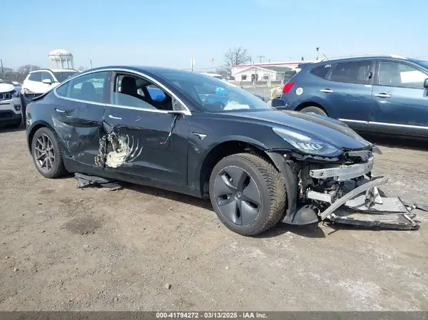 5YJ3E1EBXKF198931 2019 TESLA MODEL 3 - Image 1