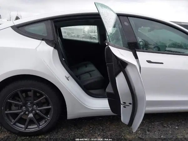 5YJ3E1EBXKF211760 2019 TESLA MODEL 3 - Image 8