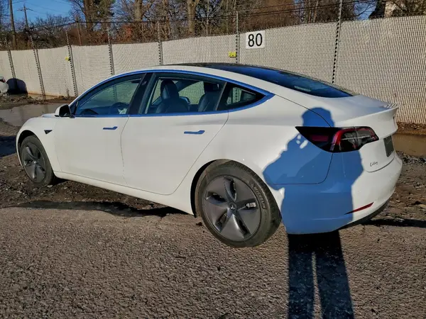 5YJ3E1EBXKF388289 2019 TESLA MODEL 3 - Image 2