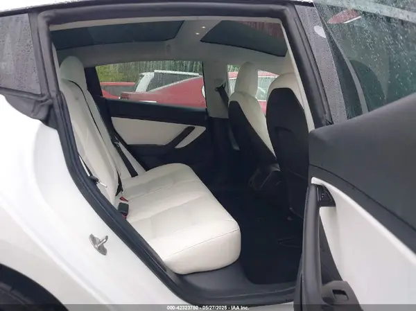 5YJ3E1EBXKF393427 2019 TESLA MODEL 3 - Image 8