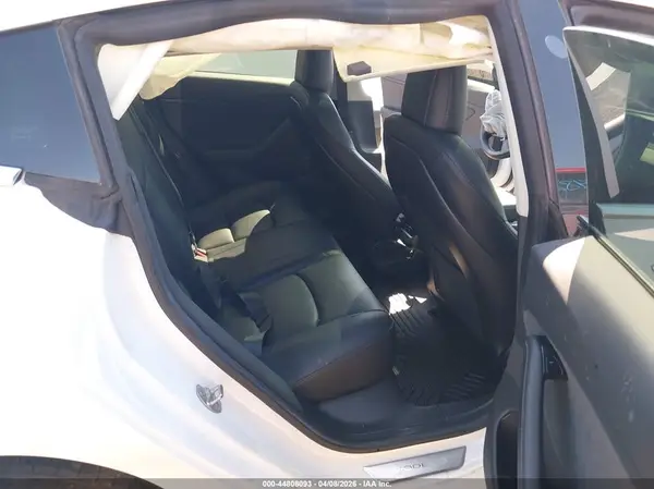 5YJ3E1EBXKF413661 2019 TESLA MODEL 3 - Image 8