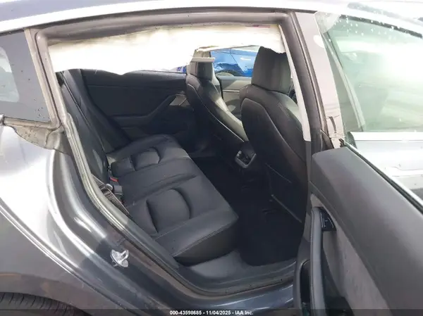 5YJ3E1EBXKF453481 2019 TESLA MODEL 3 - Image 8
