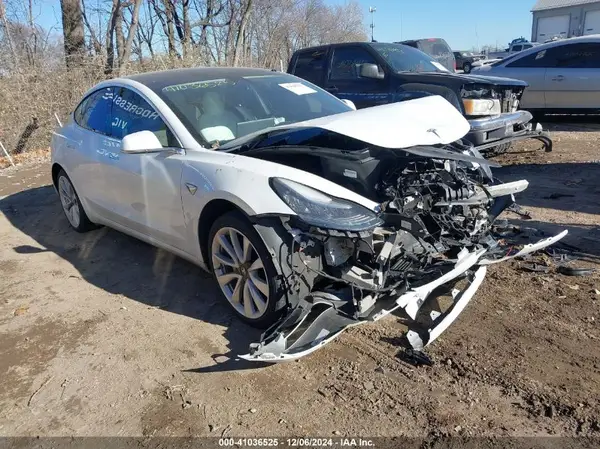 5YJ3E1EBXKF469552 2019 TESLA MODEL 3 - Image 1
