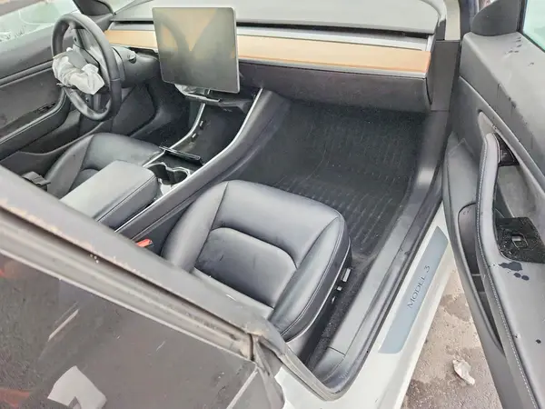 5YJ3E1EBXKF512786 2019 TESLA MODEL 3 - Image 8