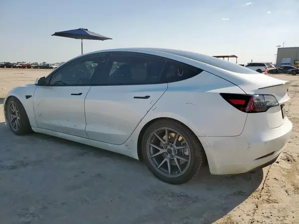 5YJ3E1EBXMF002330 2021 TESLA MODEL 3 - Image 2