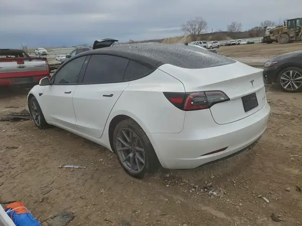 5YJ3E1EBXMF045775 2021 TESLA MODEL 3 - Image 2