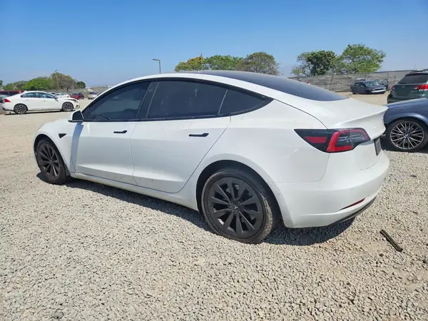 5YJ3E1EBXMF859781 2021 TESLA MODEL 3 - Image 2
