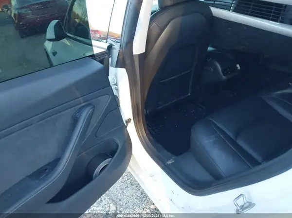 5YJ3E1EBXMF901978 2021 TESLA MODEL 3 - Image 8