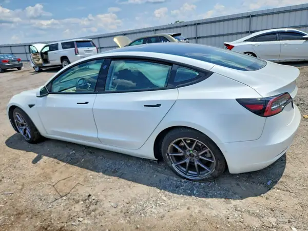 5YJ3E1EBXMF902709 2021 TESLA MODEL 3 - Image 2