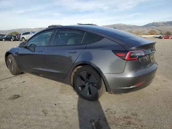 5YJ3E1EBXMF927108 2021 TESLA MODEL 3 - Image 2