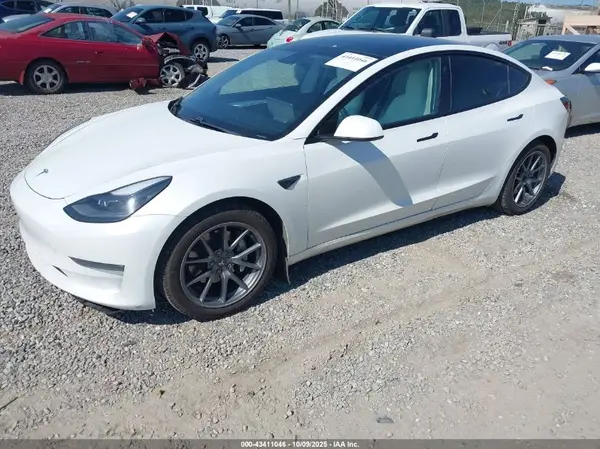 5YJ3E1EBXMF975837 2021 TESLA MODEL 3 - Image 2