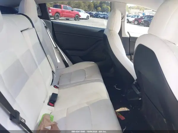 5YJ3E1EBXMF975837 2021 TESLA MODEL 3 - Image 8