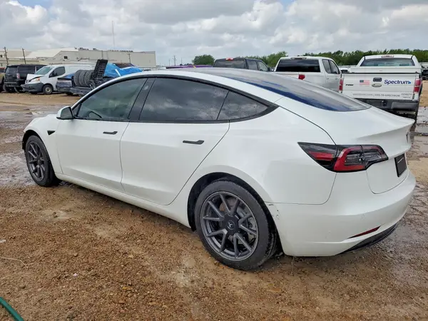 5YJ3E1EBXMF992749 2021 TESLA MODEL 3 - Image 2