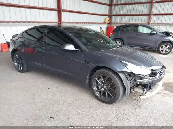 5YJ3E1EBXNF103725 2022 TESLA MODEL 3 - Image 1