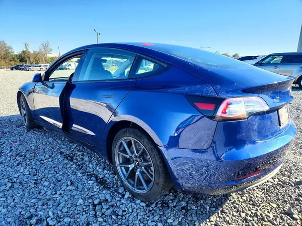 5YJ3E1EBXNF152021 2022 TESLA MODEL 3 - Image 2