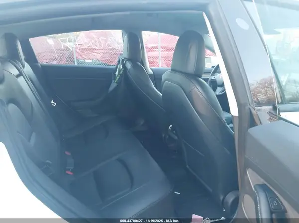5YJ3E1EBXNF157025 2022 TESLA MODEL 3 - Image 8