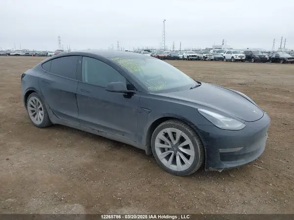 5YJ3E1EBXNF175184 2022 TESLA MODEL 3 - Image 1