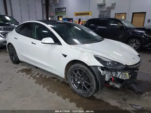 5YJ3E1EBXNF182300 2022 TESLA MODEL 3 - Image 1