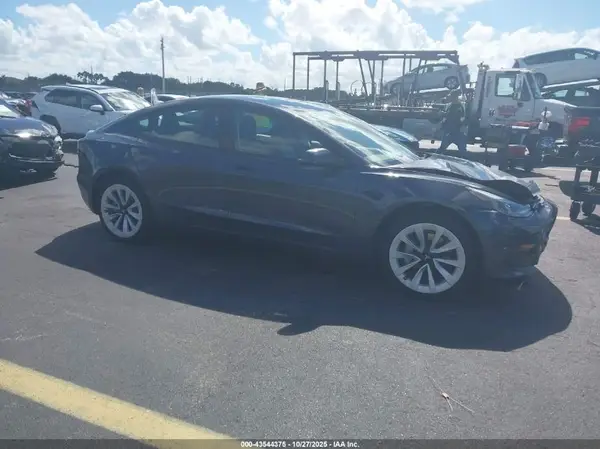 5YJ3E1EBXNF195032 2022 TESLA MODEL 3 - Image 1