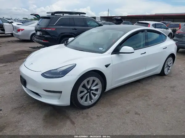 5YJ3E1EBXNF203484 2022 TESLA MODEL 3 - Image 2