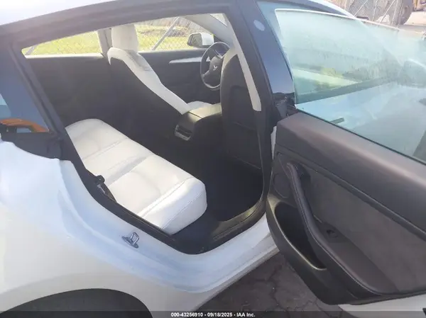 5YJ3E1EBXNF231995 2022 TESLA MODEL 3 - Image 8
