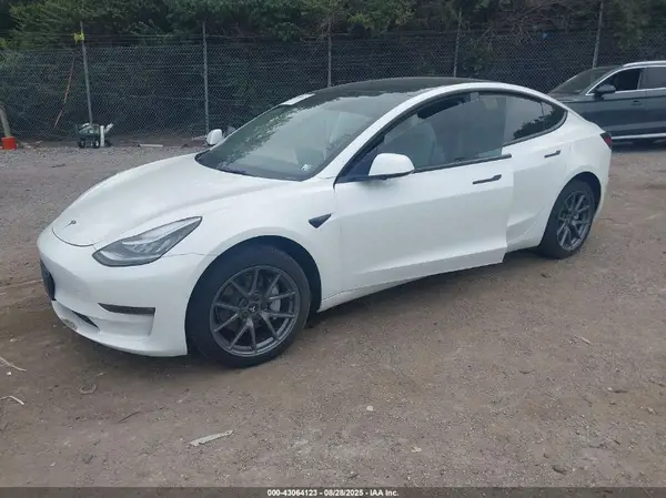 5YJ3E1EBXNF260784 2022 TESLA MODEL 3 - Image 2