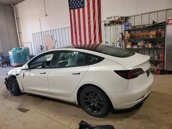 5YJ3E1EBXNF265368 2022 TESLA MODEL 3 - Image 2