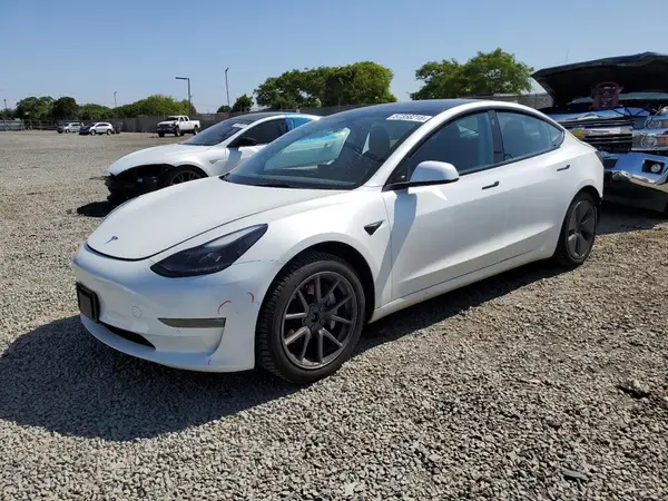 5YJ3E1EBXNF274586 2022 TESLA MODEL 3 - Image 1