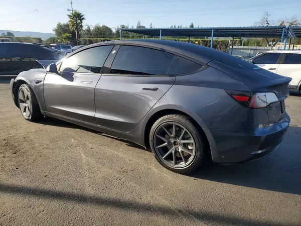 5YJ3E1EBXNF275141 2022 TESLA MODEL 3 - Image 2