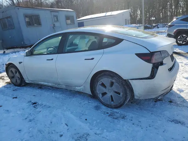 5YJ3E1EBXNF316142 2022 TESLA MODEL 3 - Image 2