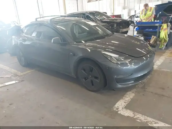 5YJ3E1EBXPF468036 2023 TESLA MODEL 3 - Image 1