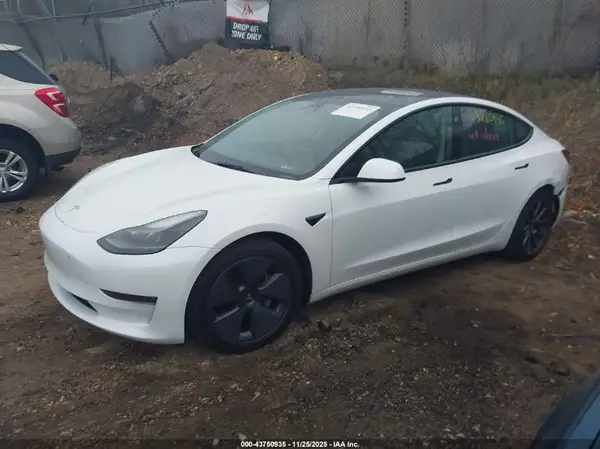 5YJ3E1EBXPF477819 2023 TESLA MODEL 3 - Image 2