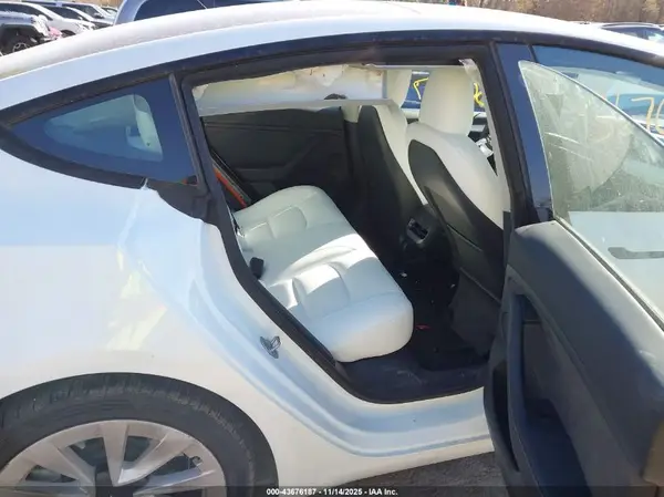 5YJ3E1EBXPF621305 2023 TESLA MODEL 3 - Image 8