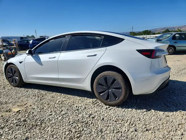 5YJ3E1EBXRF730561 2024 TESLA MODEL 3 - Image 2