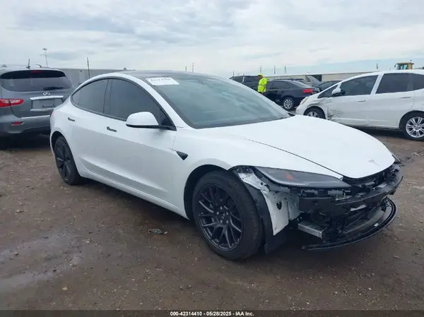 5YJ3E1EBXRF770011 2024 TESLA MODEL 3 - Image 1
