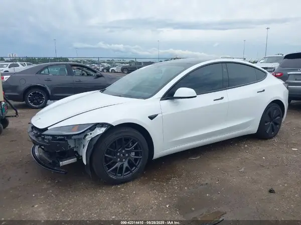 5YJ3E1EBXRF770011 2024 TESLA MODEL 3 - Image 2