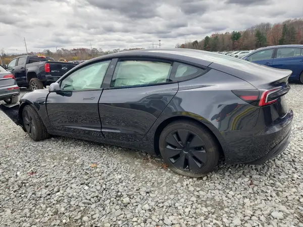 5YJ3E1EBXSF023921 2025 TESLA MODEL 3 - Image 2
