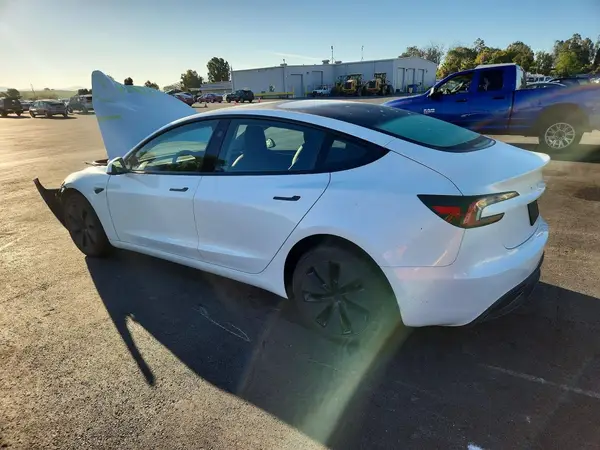 5YJ3E1EBXSF875136 2025 TESLA MODEL 3 - Image 2