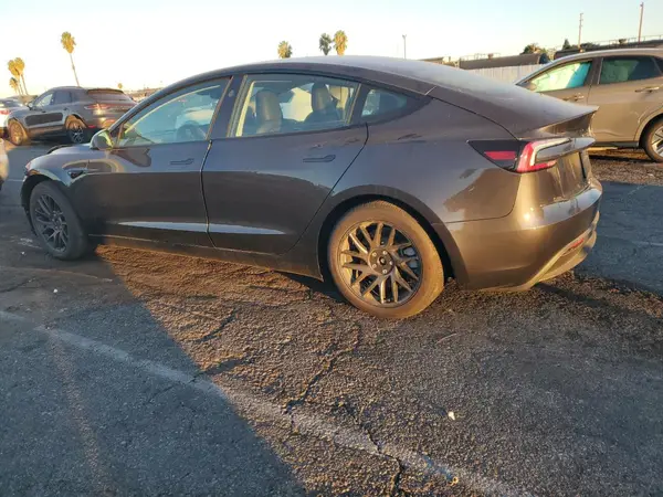 5YJ3E1EBXSF882944 2025 TESLA MODEL 3 - Image 2