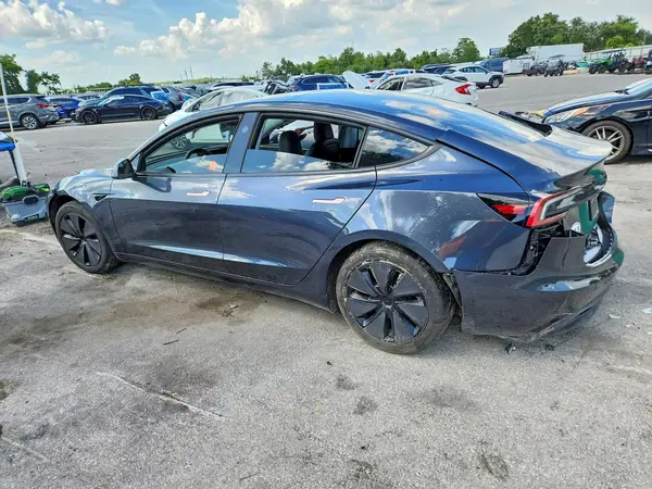 5YJ3E1EBXSF884130 2025 TESLA MODEL 3 - Image 2