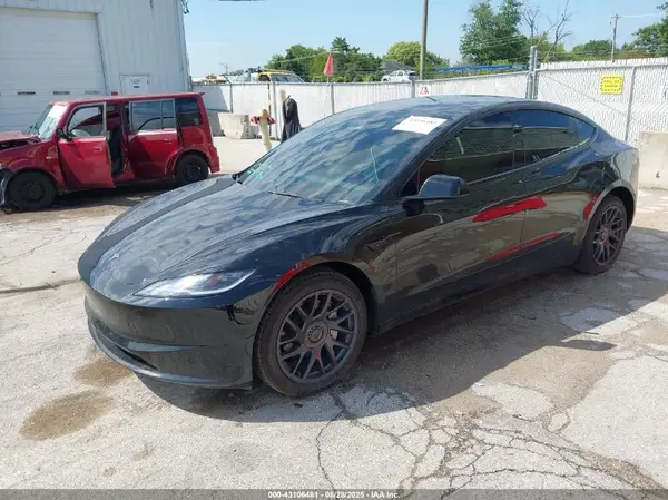 5YJ3E1EBXSF886282 2025 TESLA MODEL 3 - Image 2