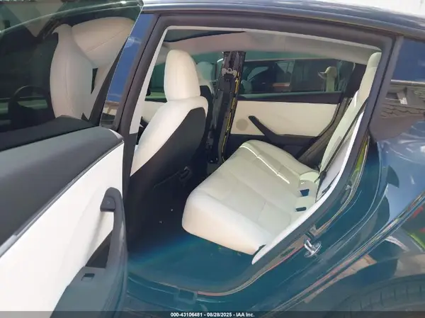 5YJ3E1EBXSF886282 2025 TESLA MODEL 3 - Image 8