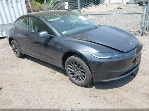 5YJ3E1EBXSF890929 2025 TESLA MODEL 3 - Image 1