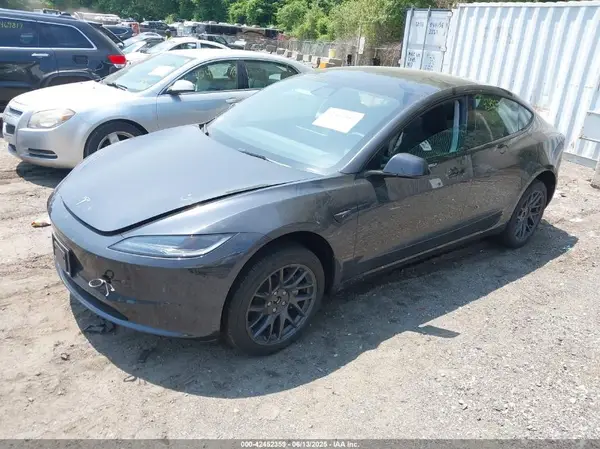 5YJ3E1EBXSF890929 2025 TESLA MODEL 3 - Image 2