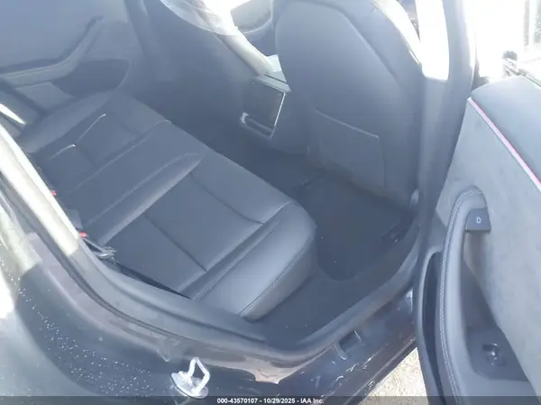 5YJ3E1EBXSF893555 2025 TESLA MODEL 3 - Image 8